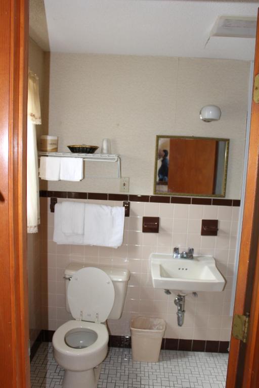 Elm Motel photo
