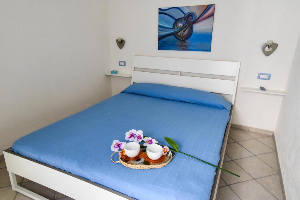 A bed or beds in a room at Venti di Mare