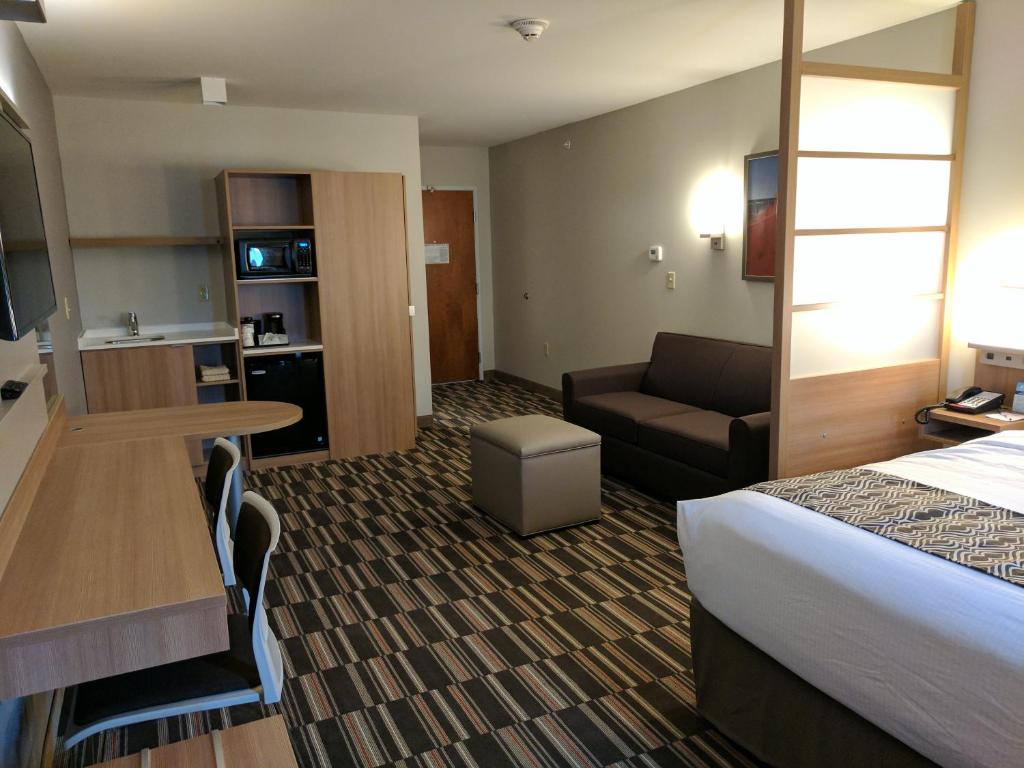 Microtel Inn & Suites by Wyndham Clarion - Queen Studio Suite - No Fumadores
