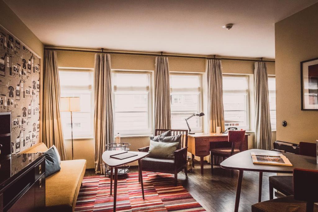 Posezení v ubytování Henri Hotel Hamburg Downtown