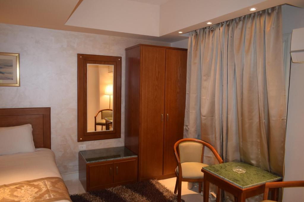 Postel nebo postele na pokoji v ubytování Omar El Khayam Al Minya Hotel