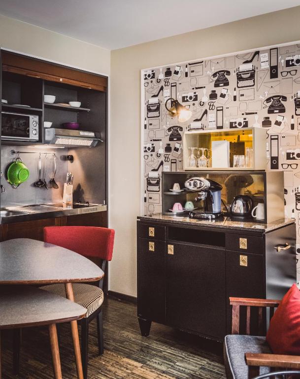 Kuchyň nebo kuchyňský kout v ubytování Henri Hotel Hamburg Downtown