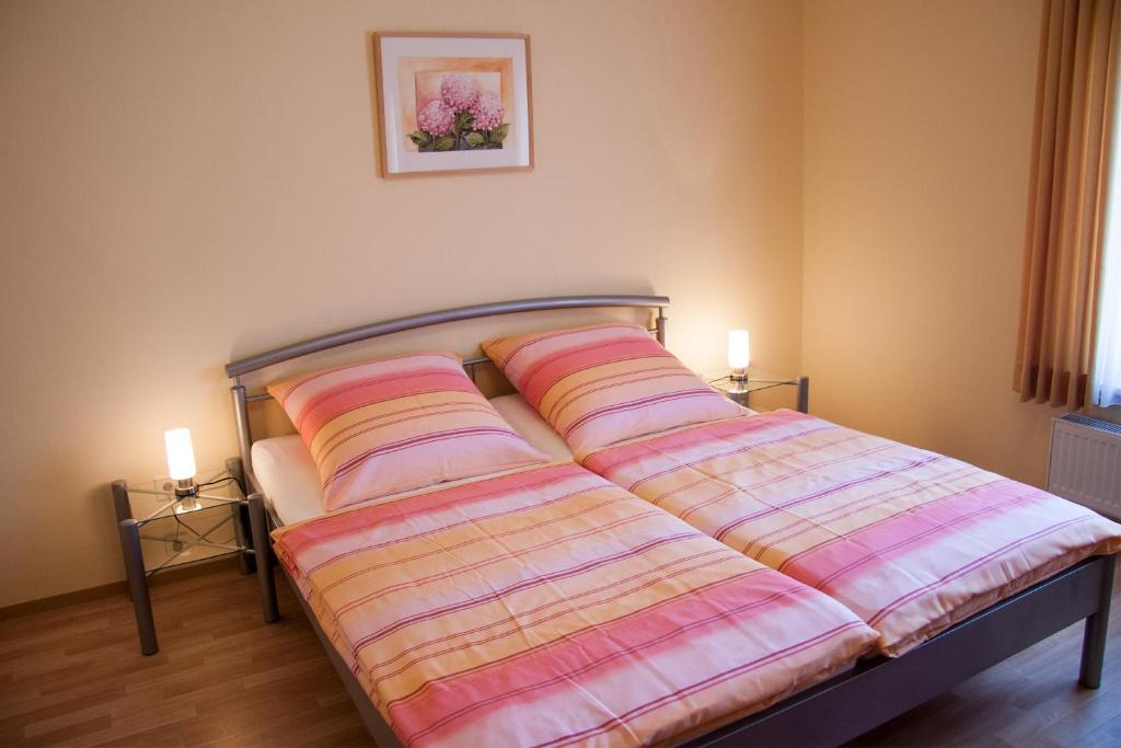 Ein Bett oder Betten in einem Zimmer der Unterkunft Gästehaus Alfred und Brunhilde Frick