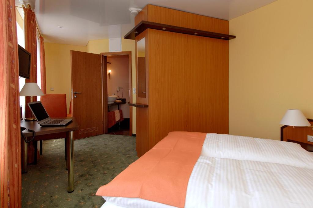 Postel nebo postele na pokoji v ubytování Hotel Sperling mit E-Ladestation