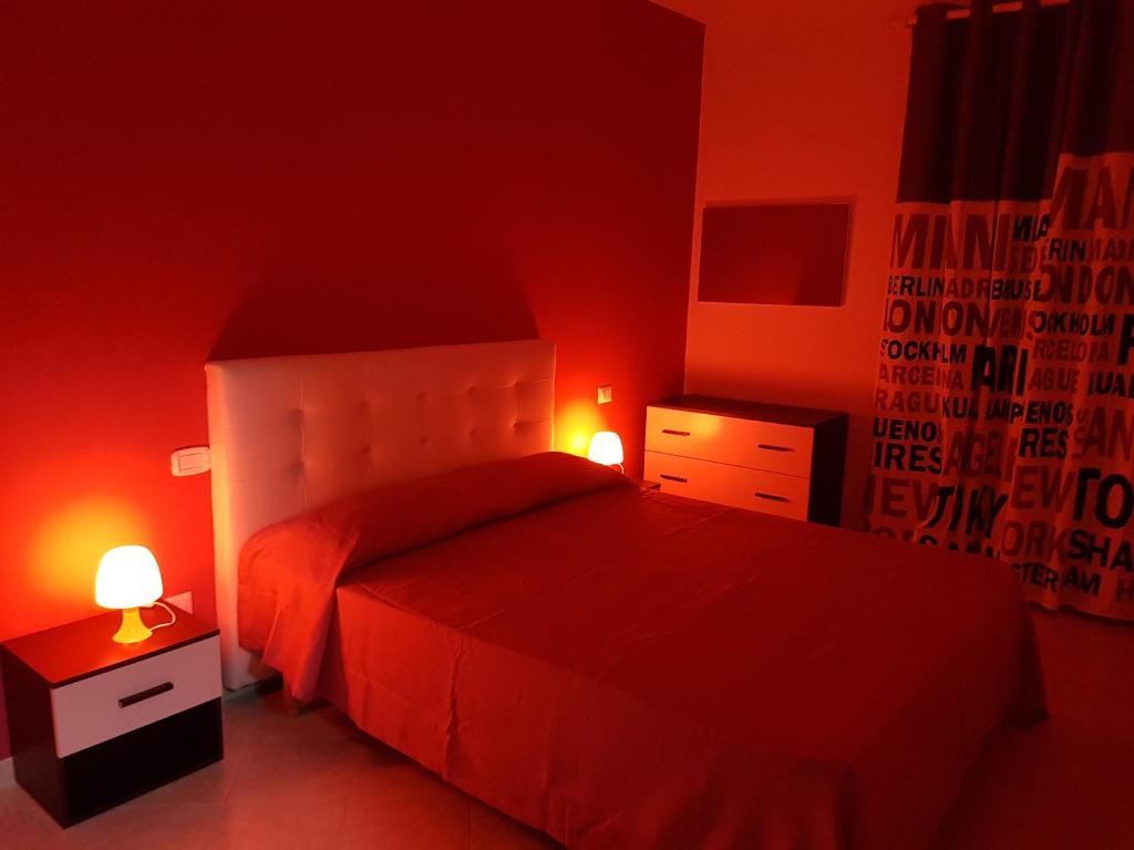 เตียงในห้องที่ Appartamento con terrazze