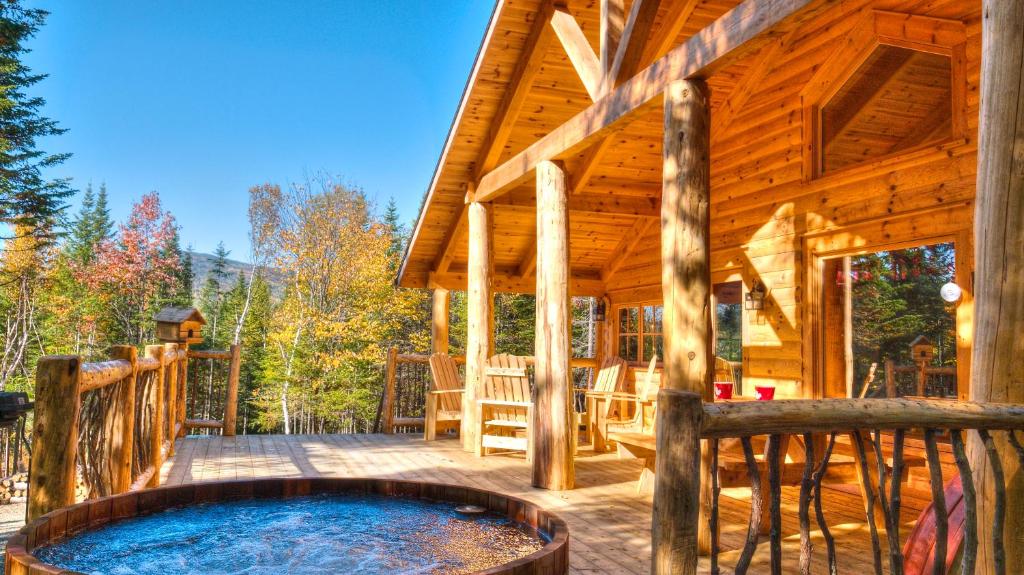 Swimmingpoolen hos eller tæt på Le Bivouac - Les Chalets Spa Canada