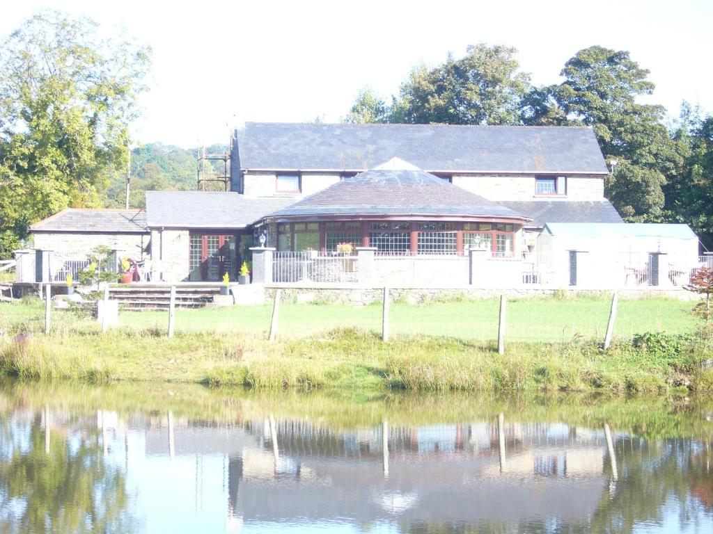 The Countryman Inn - Housity