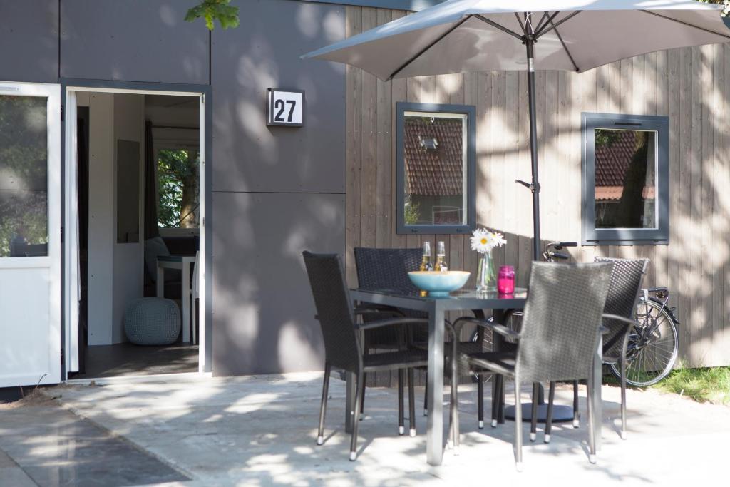 Patio nebo venkovní prostory v ubytování Strand49 Glamping Sint Maartenszee