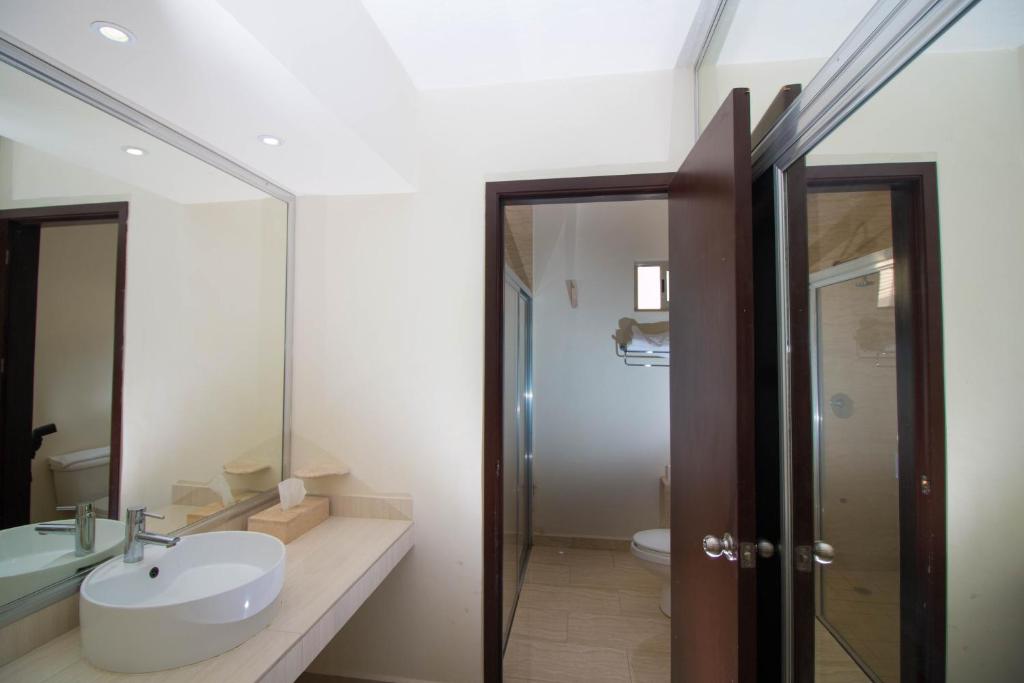 Koupelna v ubytování Hotel Playa Encantada