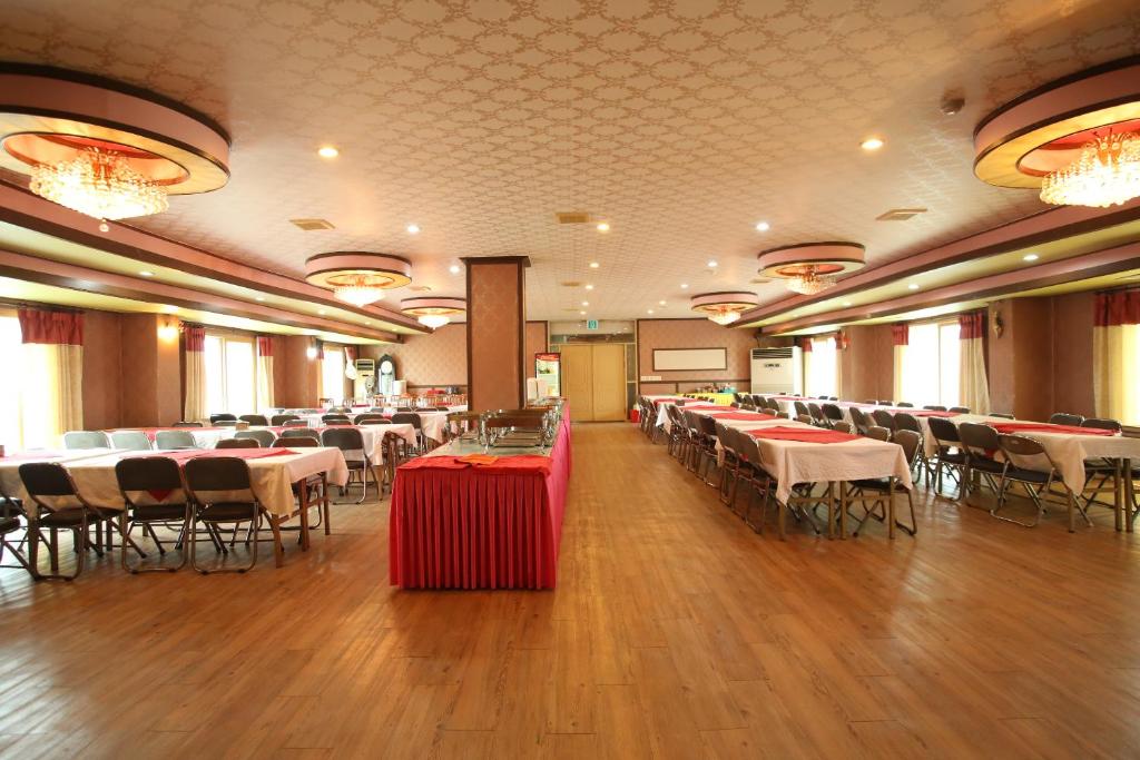 Restaurace v ubytování Namwon Hotel