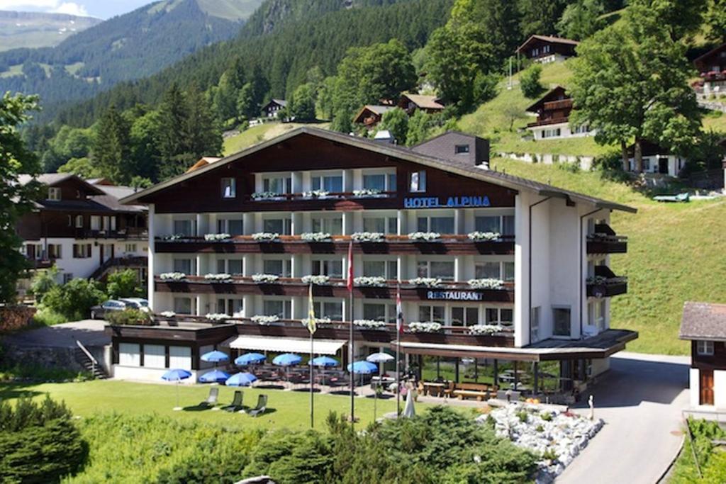 Nespecifikovaný výhled na hory nebo výhled na hory při pohledu z hotelu