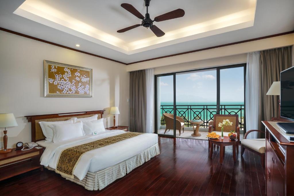 Phòng Grand Deluxe Có Giường Cỡ Queen Nhìn Ra Biển