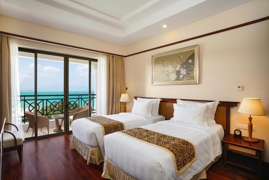 Phòng Deluxe 2 Giường Đơn - Vé Vào Công Viên Giải Trí VinWonders