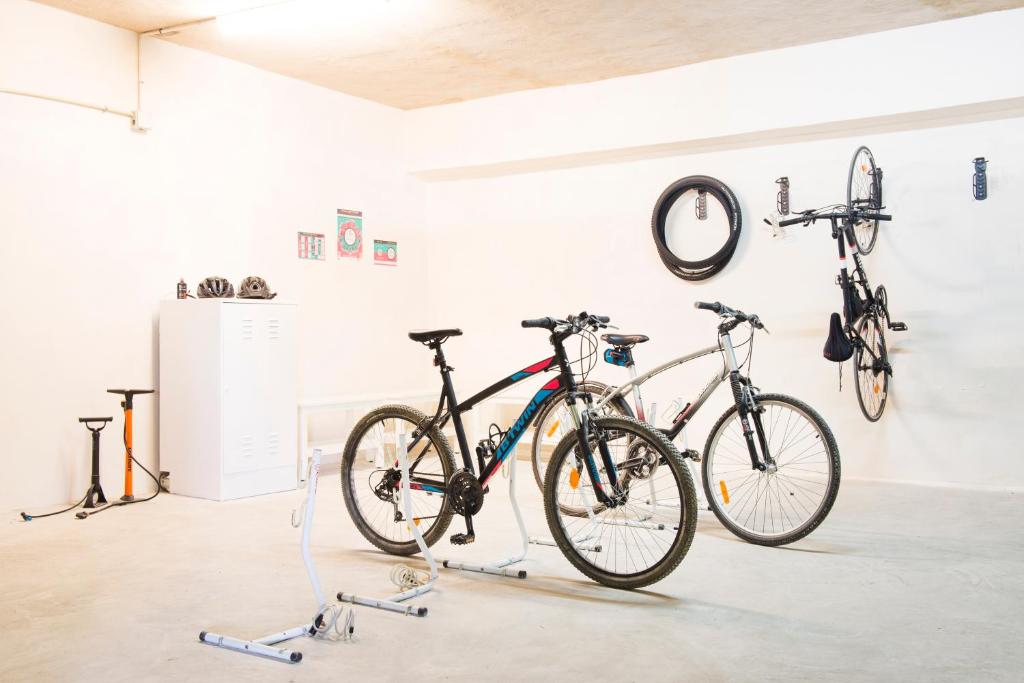 two bikes are on display in a room at Hotel Cala Fornells in Paguera