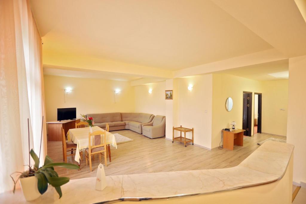 TV a/nebo společenská místnost v ubytování Hotel Class
