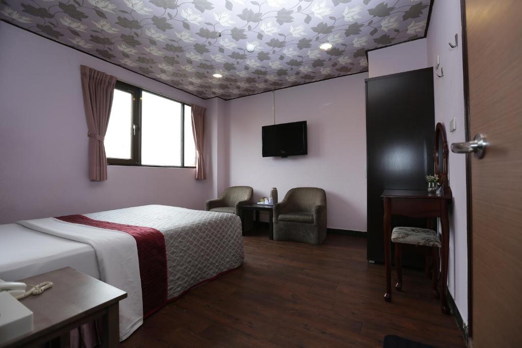 TV a/nebo společenská místnost v ubytování Sofu Hotel