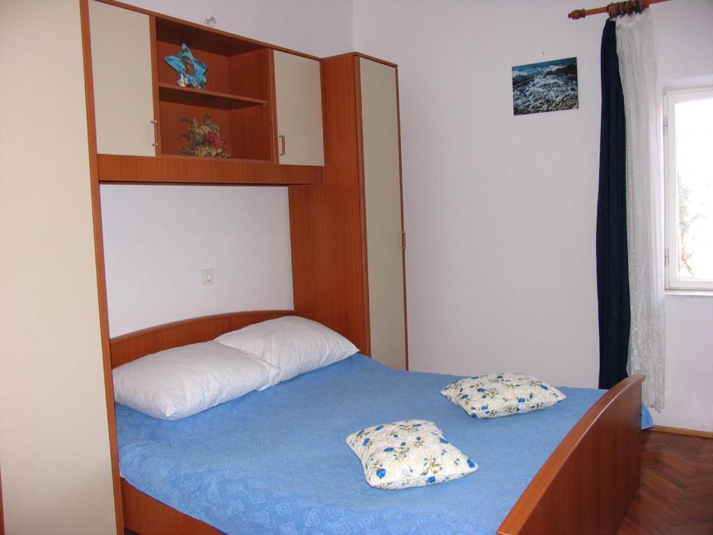 Postel nebo postele na pokoji v ubytování Apartmani Delfin