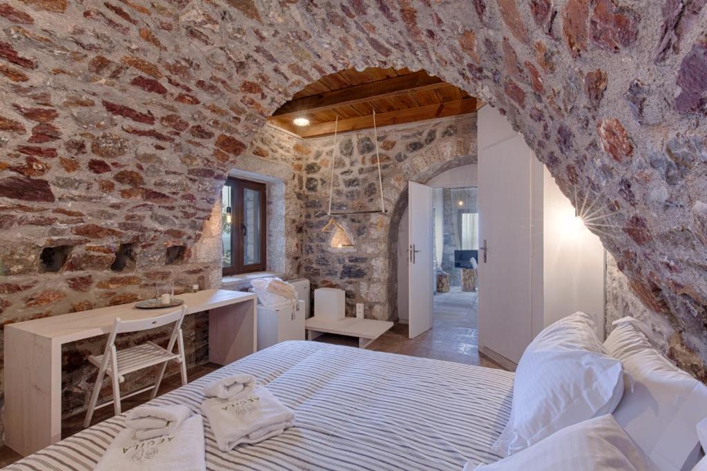 Postel nebo postele na pokoji v ubytování Aegila Boutique Hotel