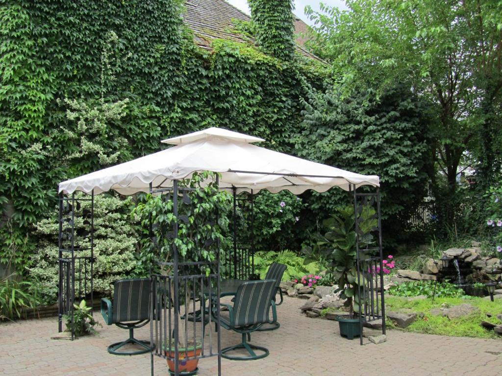Giardino di Bedham Hall B&B