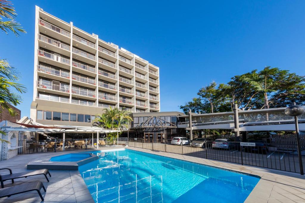 a large swimming pool in a large building at Mercure Rockhampton in Rockhampton