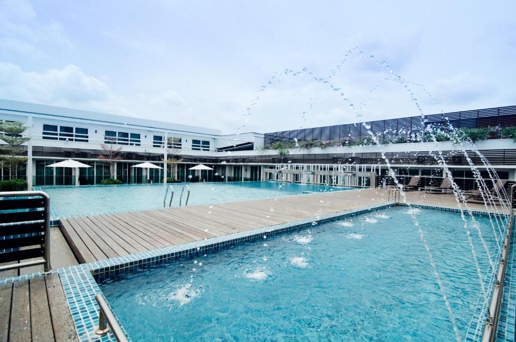 Kolam renang di atau dekat dengan Hotel Sfera