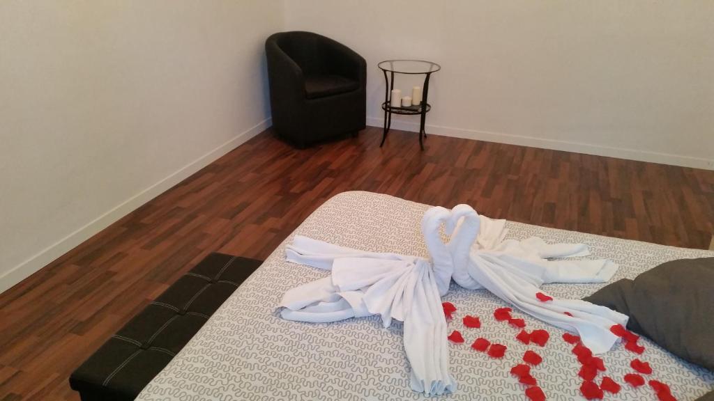 A bed or beds in a room at Trastevere four seasons Valadier