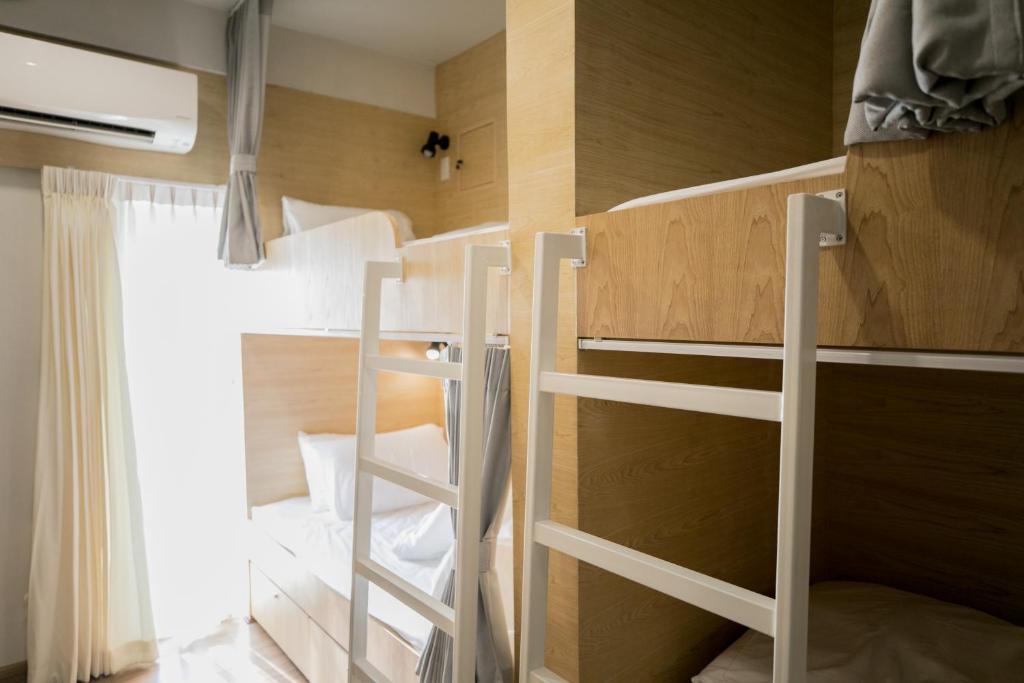 Palanda nebo palandy na pokoji v ubytování Pakping Hostel