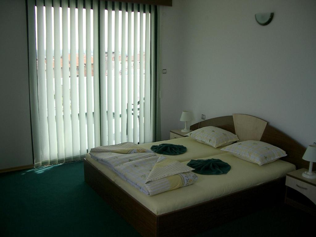 Postel nebo postele na pokoji v ubytování Hotel Levteri