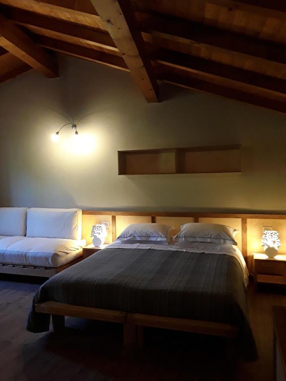 Postel nebo postele na pokoji v ubytování Sostio a Levante