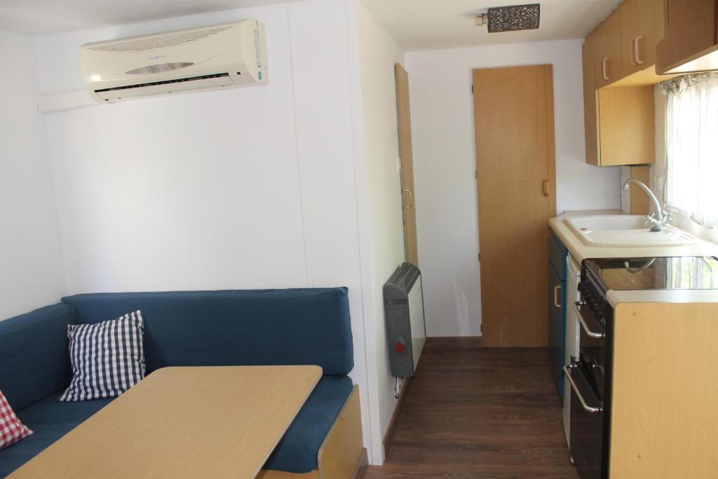 Kuchyň nebo kuchyňský kout v ubytování Camping Riba-roja