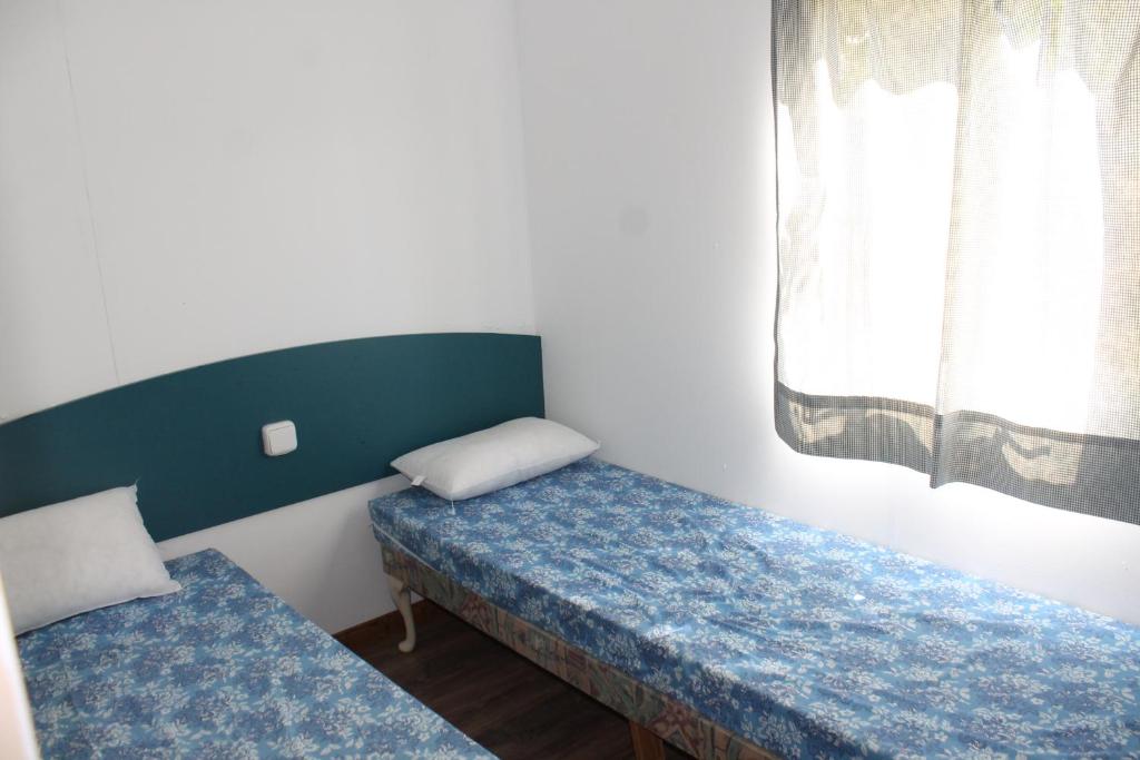 Postel nebo postele na pokoji v ubytování Camping Riba-roja