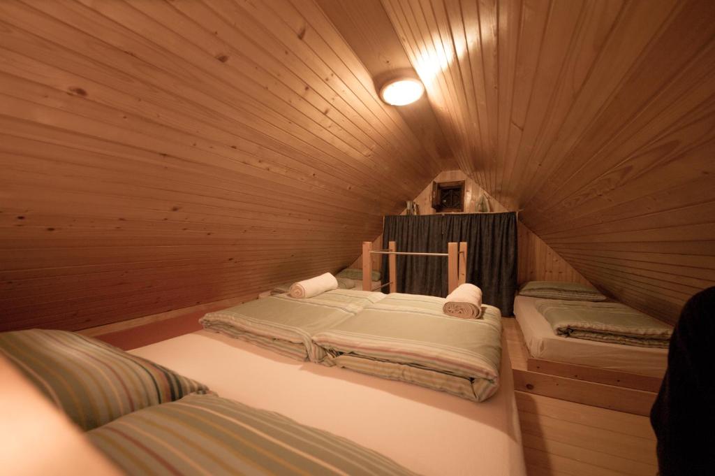 Cama ou camas em um quarto em Chalet Zlatica Velika Planina