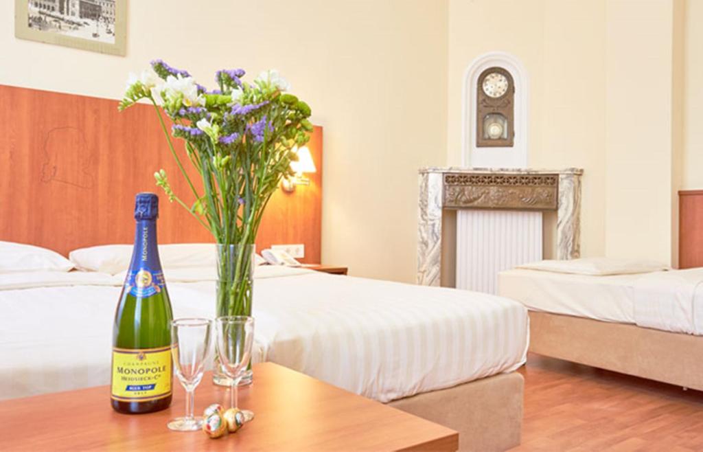 Llit o llits en una habitació de Hotel Mozart