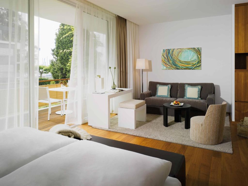 Postel nebo postele na pokoji v ubytování RIVA - Das Hotel am Bodensee
