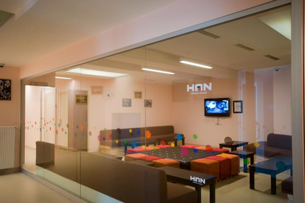 TV a/nebo společenská místnost v ubytování Han Hotel