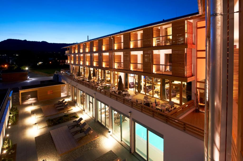 Nespecifikovaný výhled na hory nebo výhled na hory při pohledu z hotelu