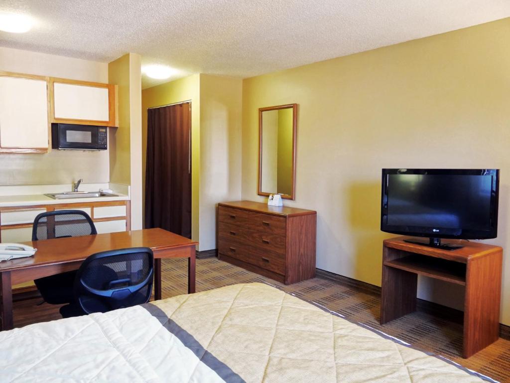 Kuchyň nebo kuchyňský kout v ubytování Extended Stay America Suites - Fort Lauderdale - Cypress Creek - NW 6th Way
