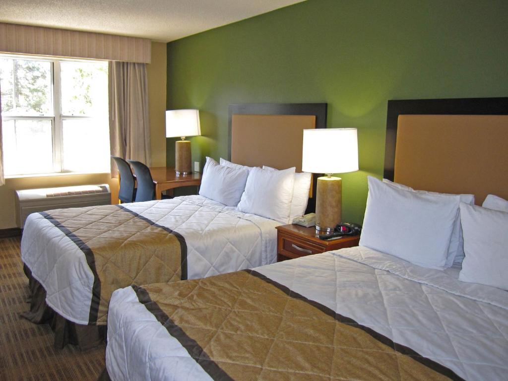 Postel nebo postele na pokoji v ubytování Extended Stay America Suites - Fort Lauderdale - Cypress Creek - NW 6th Way