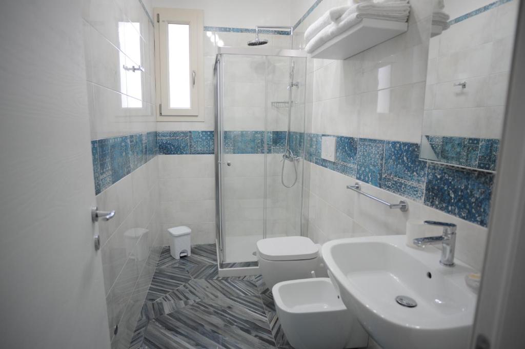 A bathroom at Casa Alfieri"rooms and Apartments"