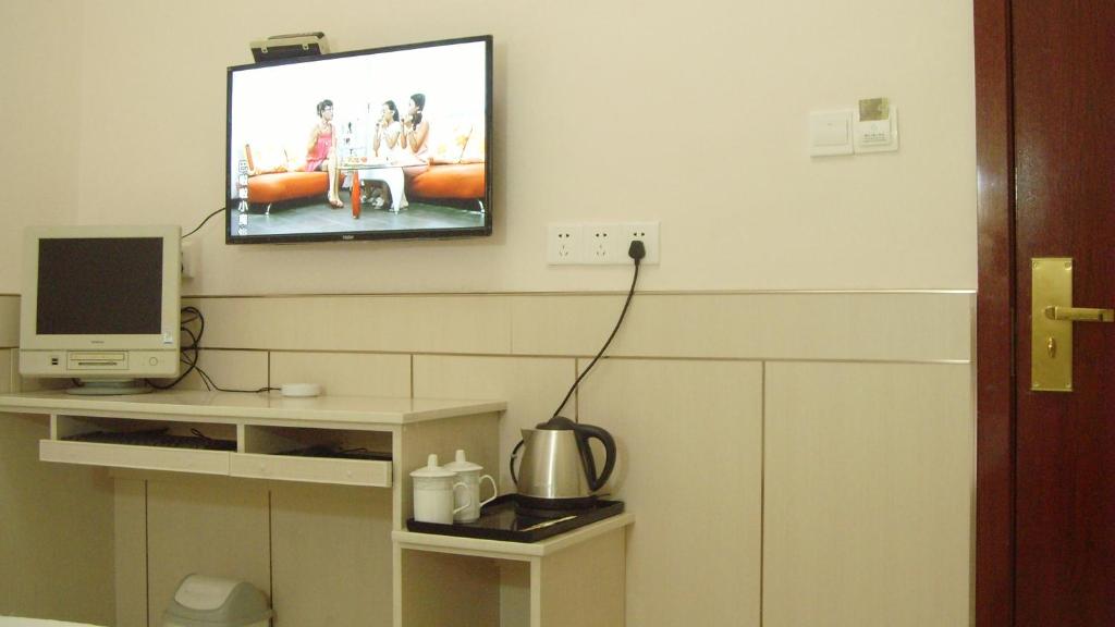 TV a/nebo společenská místnost v ubytování Qufu Garden Hotel