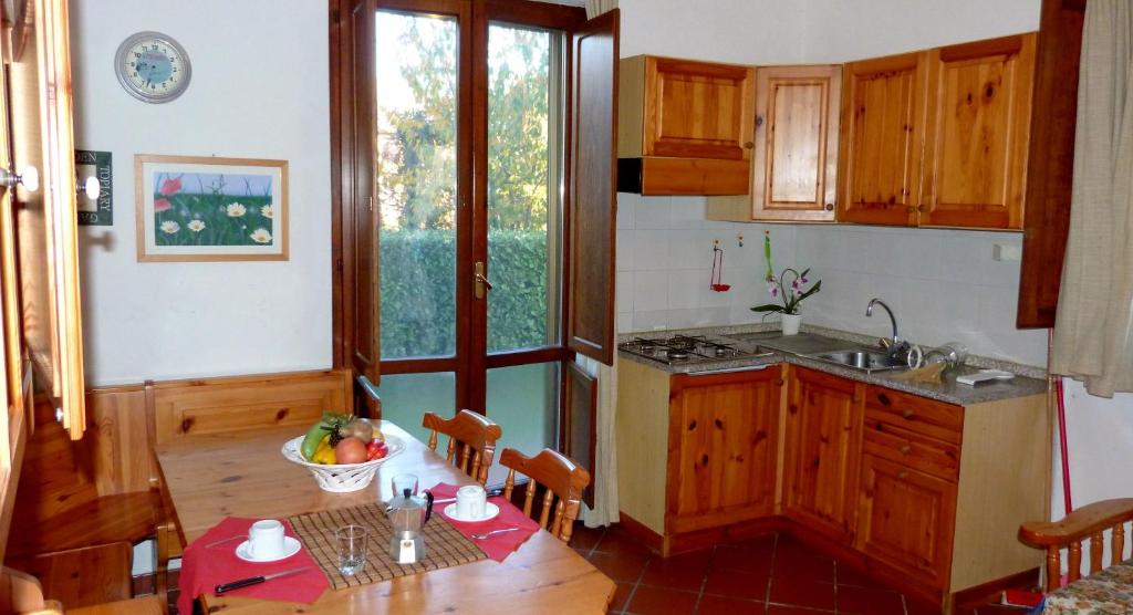 Kuchyň nebo kuchyňský kout v ubytování Appartamenti Albarosa by Holiday World