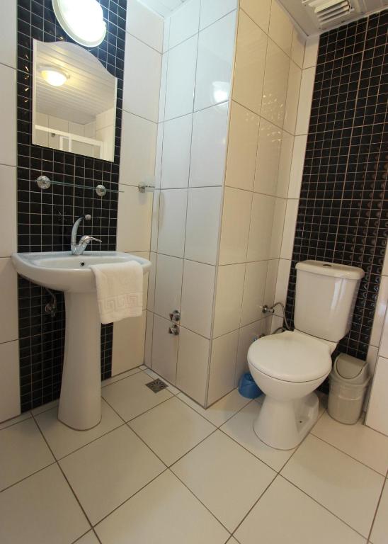 Koupelna v ubytování Baronessa Apart Hotel