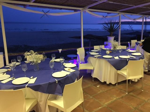 a group of tables with plates and wine glasses at Hostal Rios in Bolonia