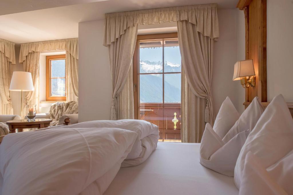 Postel nebo postele na pokoji v ubytování Hotel Alpenblick Zillertal