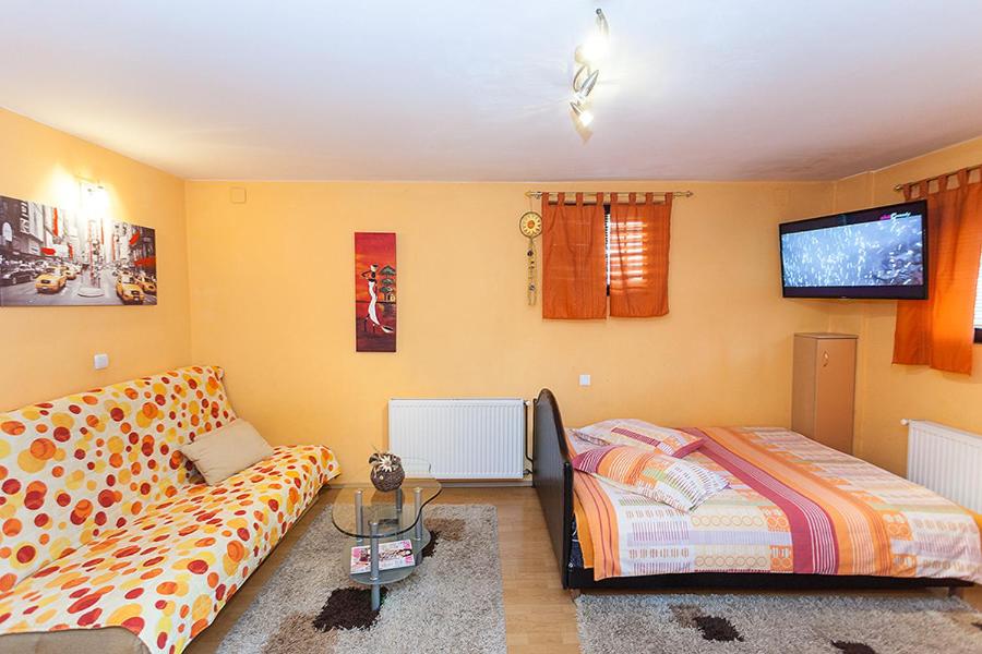 Ένα ή περισσότερα κρεβάτια σε δωμάτιο στο Apartments Milena Zlatibor - Dvorište & Parking