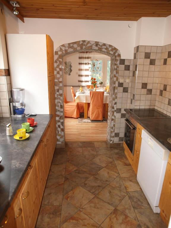 Kuchyň nebo kuchyňský kout v ubytování Ferienwohnung Brennseeblick