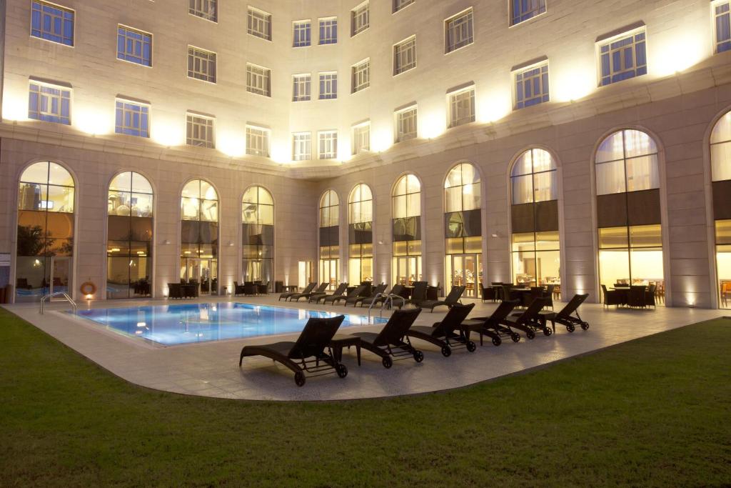 Bazén v ubytování Concorde Hotel Doha nebo v jeho okolí