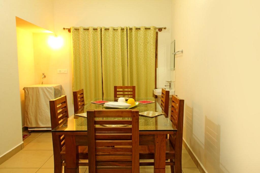 Χώρος καθιστικού στο Coorg Rahul Villa- 3 Deluxe Bedrooms