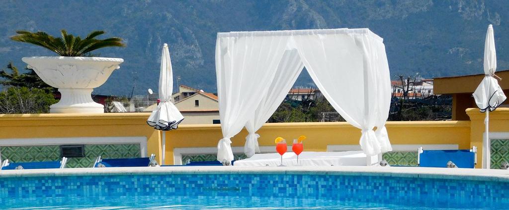 Bazén v ubytování Grand Hotel La Pace - All Inclusive nebo v jeho okolí