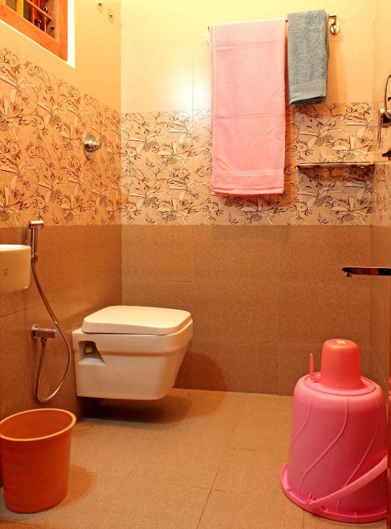 Ένα μπάνιο στο Coorg Rahul Villa- 3 Deluxe Bedrooms